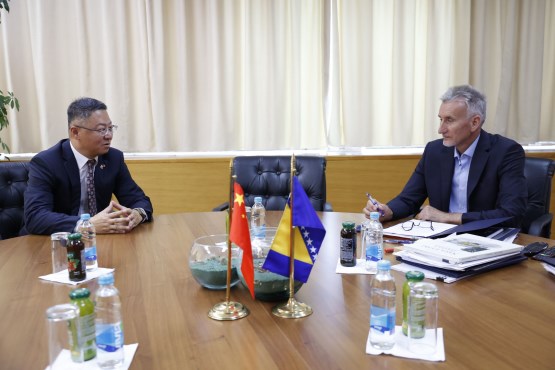Замјеник предсједавајућег Дома народа ПСБиХ Кемал Адемовић одржао састанак са отправником послова и шефом Политичког одјела Амбасаде НР Кине у БиХ